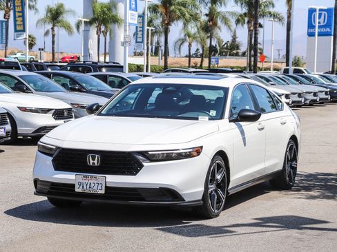 Used 2025 Honda Accord Sport image 3
