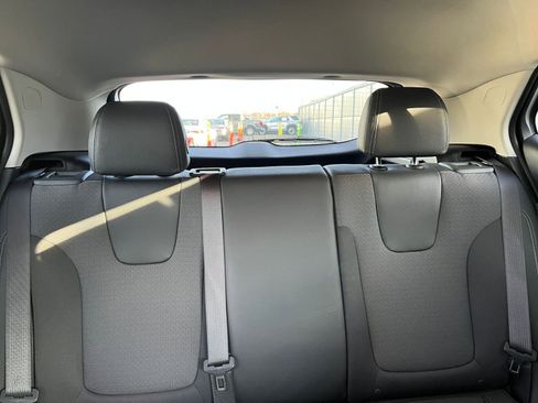 Used 2025 Buick Encore GX Preferred image 37