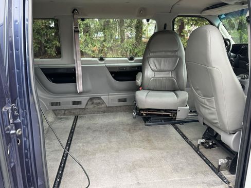 Used 2003 Ford E-350 and Econoline 350 XLT RWD image 15