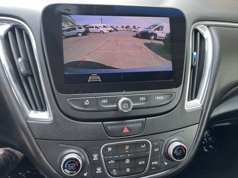Used 2019 Chevrolet Malibu LT w/ Leather Package FWD image 14