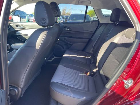 Used 2025 Chevrolet Trax LT image 24