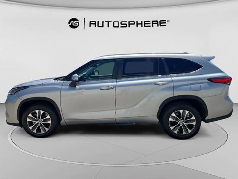 Used 2023 Toyota Highlander XLE FWD image 4