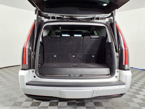 Used 2020 Cadillac Escalade Luxury RWD image 8