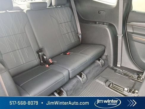 Used 2025 Buick Enclave Avenir w/ LPO, Floor Liner Package AWD/4WD image 15