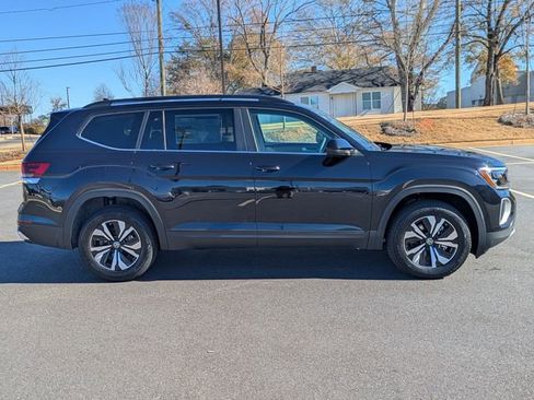 New 2026 Volkswagen Atlas SE FWD image 3