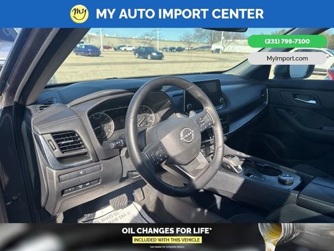 Used 2025 Nissan Rogue SV image 8