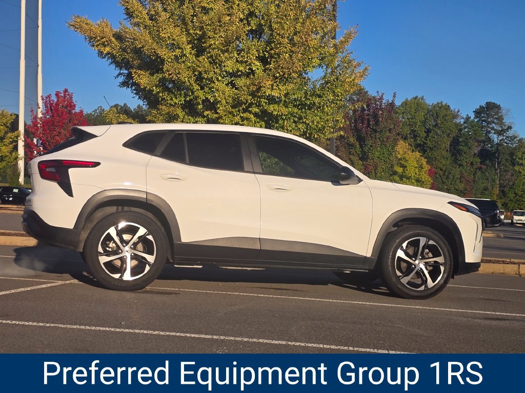 Certified 2024 Chevrolet Trax RS w/ Sunroof Package FWD image 2