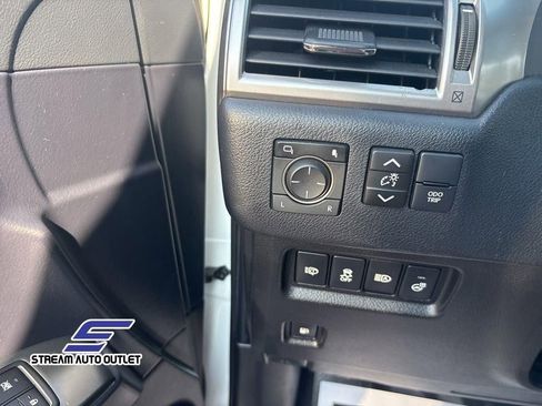 Used 2023 Lexus GX 460 Premium w/ Premium Package image 23