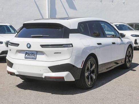 Certified 2023 BMW iX xDrive50 w/ Premium Package AWD/4WD image 6