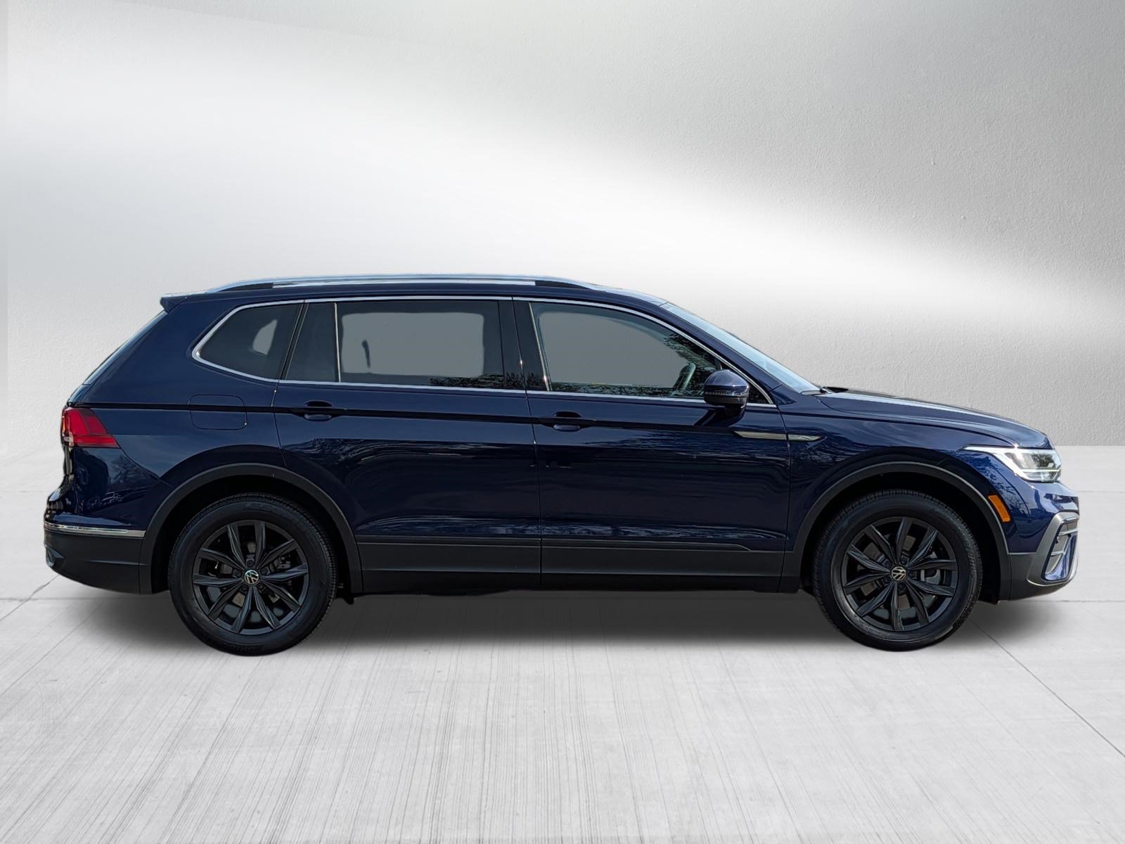 Certified 2024 Volkswagen Tiguan SE AWD/4WD image 8