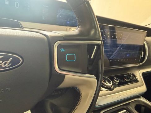 Used 2025 Ford Expedition Platinum w/ Driver's Package AWD/4WD image 18