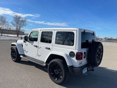 Used 2023 Jeep Wrangler Unlimited Sahara w/ Cold Weather Group image 4