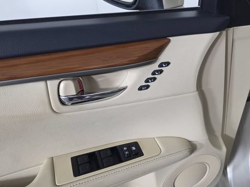 Used 2013 Lexus ES 300h w/ Luxury Pkg FWD image 23