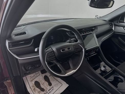 Used 2024 Jeep Grand Cherokee L Altitude image 9