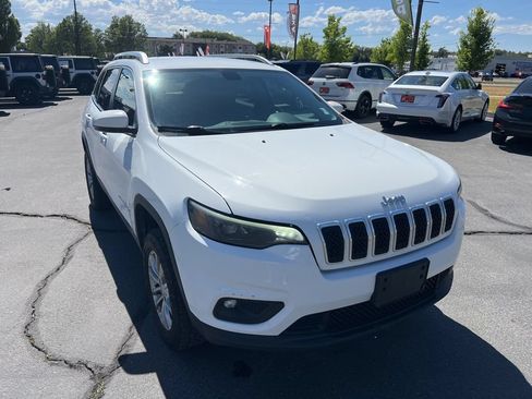 Used 2019 Jeep Cherokee Latitude Plus AWD/4WD image 5