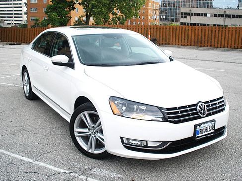 Used 2014 Volkswagen Passat TDI SEL Premium FWD image 3
