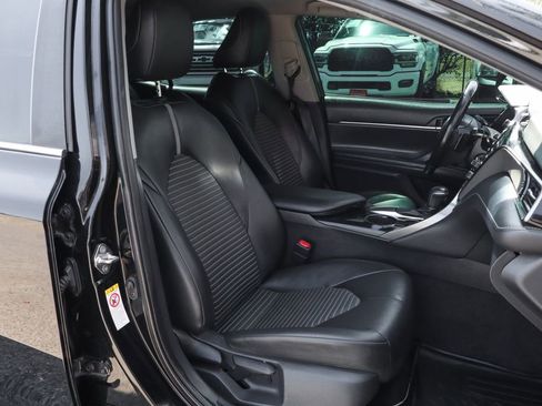 Used 2019 Toyota Camry SE FWD image 37