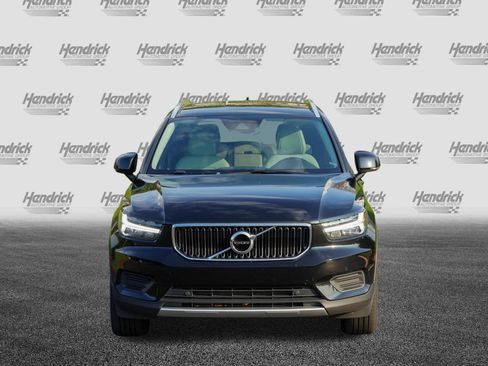 Used 2020 Volvo XC40 T5 Momentum w/ Protection Package Premier AWD/4WD image 3