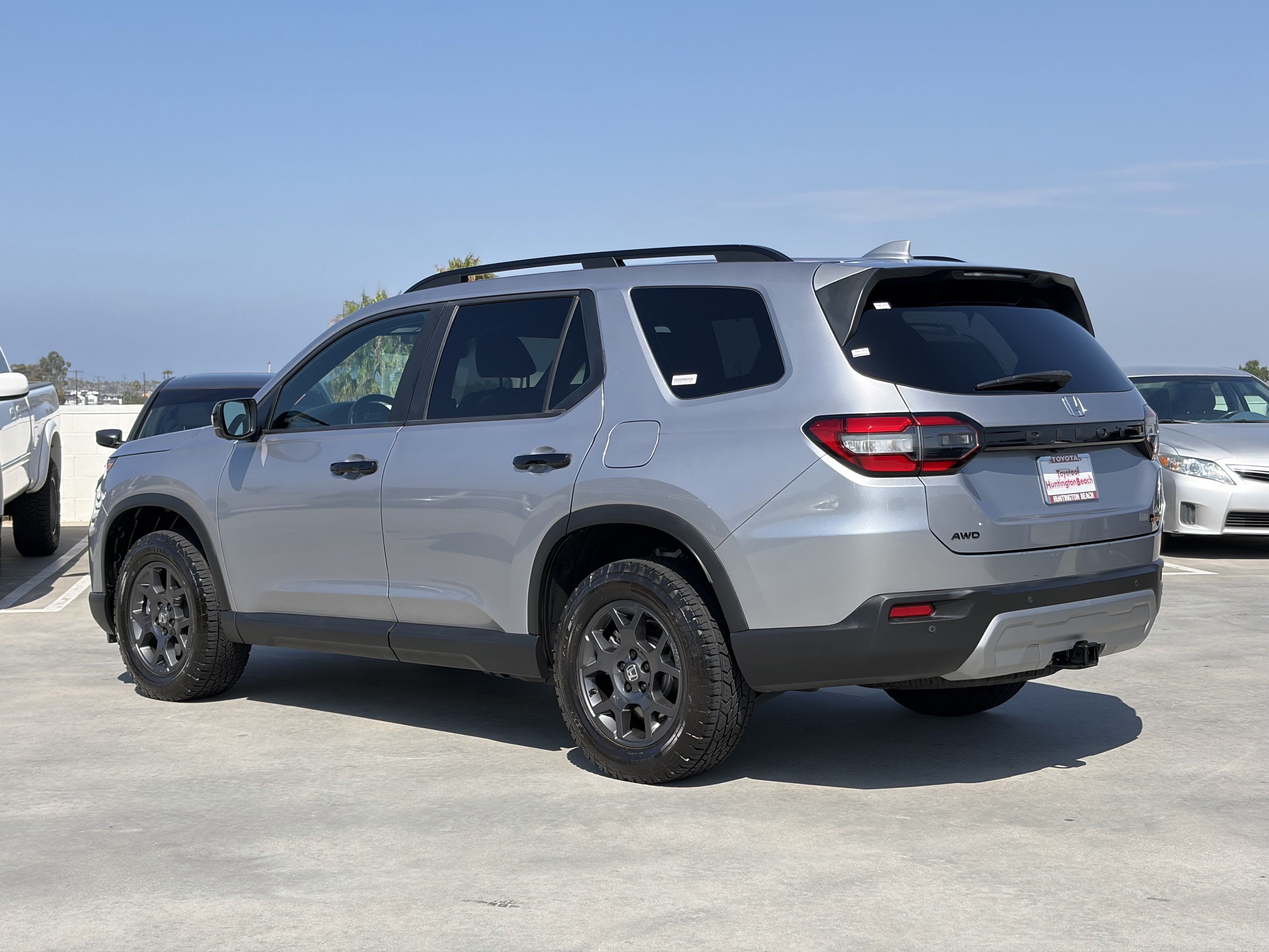 Used 2025 Honda Pilot TrailSport image 5