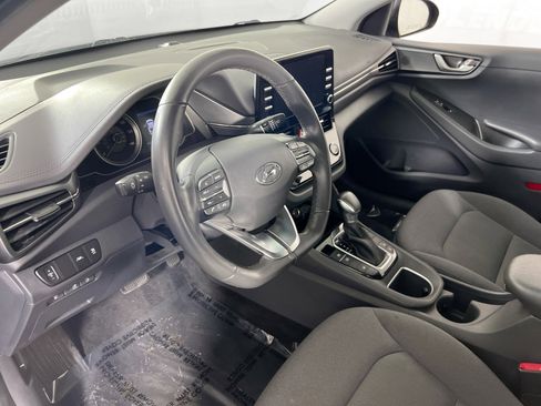 Used 2022 Hyundai Ioniq SE image 9