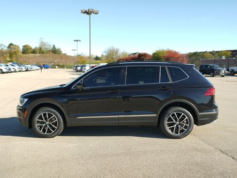 Used 2021 Volkswagen Tiguan SE w/ Panoramic Sunroof Package image 10