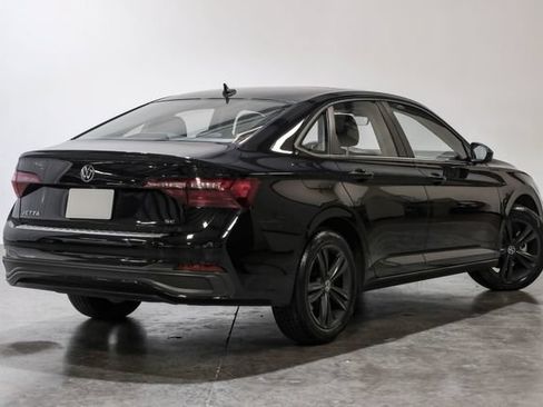 Used 2022 Volkswagen Jetta SE w/ Panoramic Sunroof Package FWD image 13