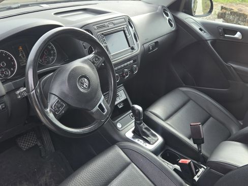 Used 2017 Volkswagen Tiguan S image 15