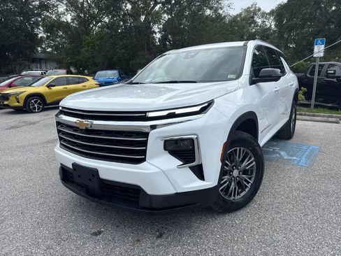 Used 2024 Chevrolet Traverse LT AWD/4WD image 2