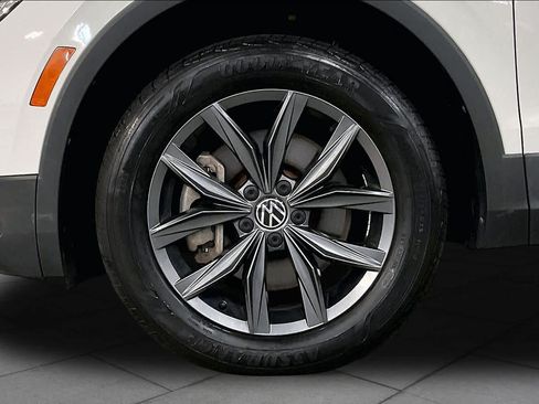 Used 2022 Volkswagen Tiguan SE AWD/4WD image 11