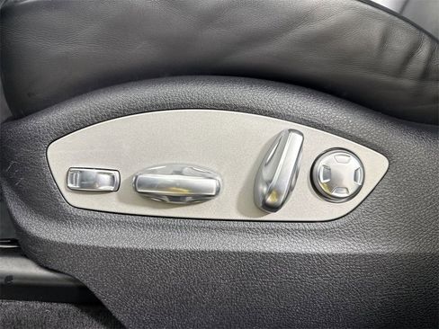 Certified 2023 Porsche Macan Turbo image 40