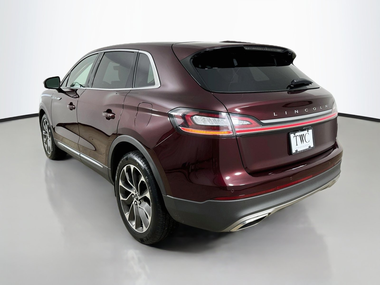 Used 2021 Lincoln Nautilus Reserve AWD/4WD image 7