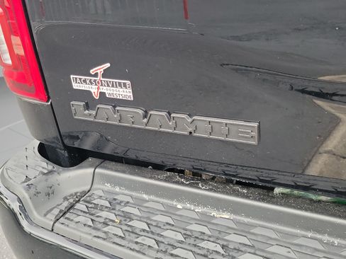 Used 2025 RAM 2500 Laramie AWD/4WD image 25