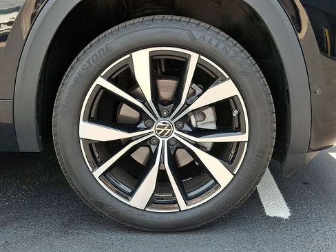 Used 2025 Volkswagen Atlas Cross Sport SEL Premium R-Line AWD/4WD image 12