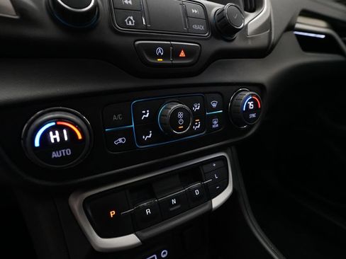 Used 2022 GMC Terrain SLT image 21