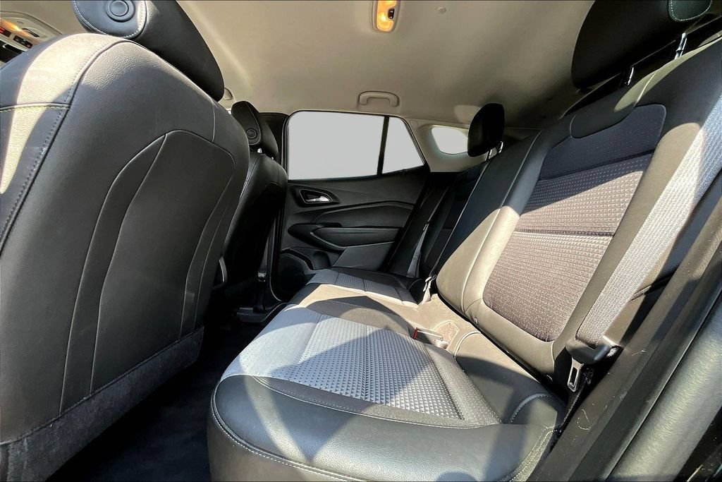 Used 2025 Chevrolet Trax LT FWD image 20