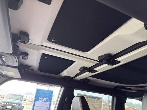 New 2025 Ford Bronco Badlands image 50