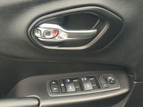 Used 2020 Jeep Cherokee Trailhawk w/ Cold Weather Group image 13