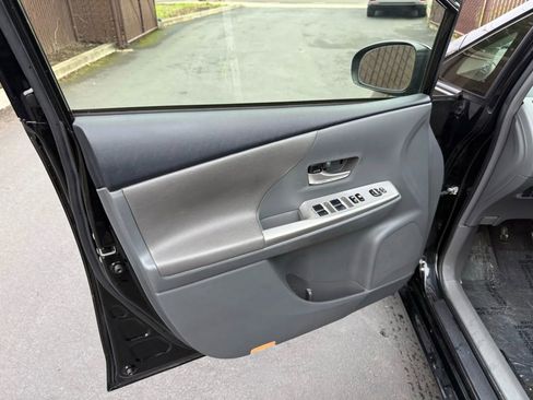 Used 2013 Toyota Prius V Three image 9