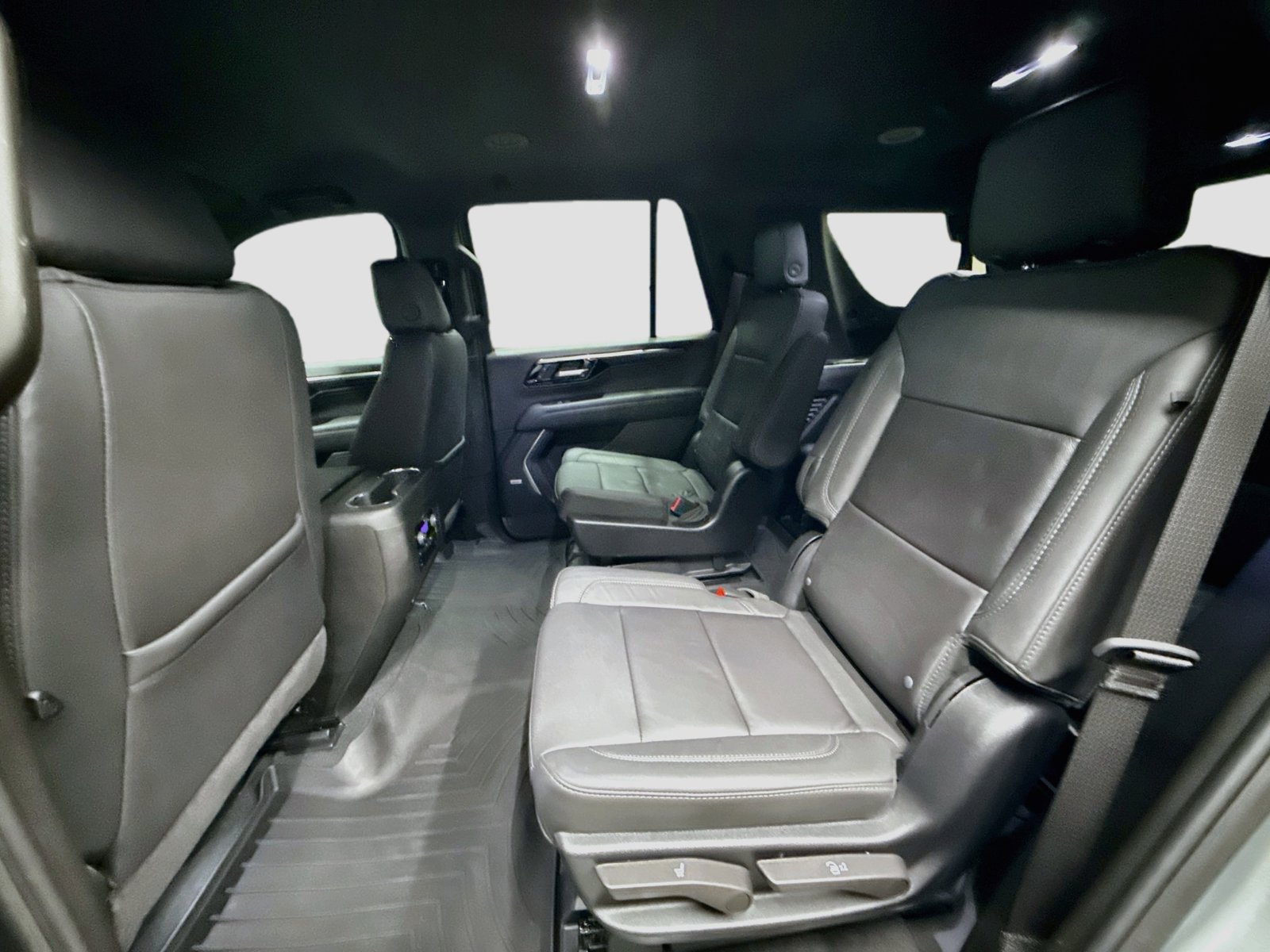 Used 2025 Chevrolet Tahoe LT w/ Comfort Package AWD/4WD image 28