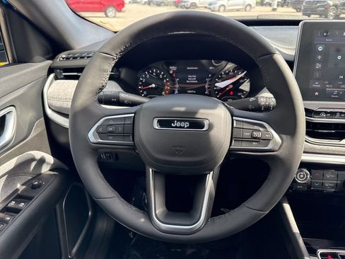 Used 2024 Jeep Compass Latitude AWD/4WD image 23
