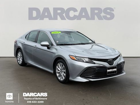 Used 2019 Toyota Camry LE FWD image 1