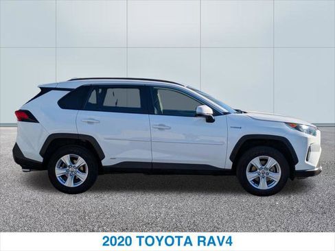 Used 2020 Toyota RAV4 LE image 6