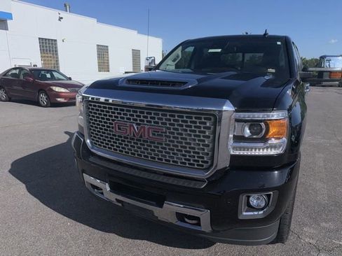 Used 2017 GMC Sierra 2500 Denali w/ Duramax Plus Package AWD/4WD image 4