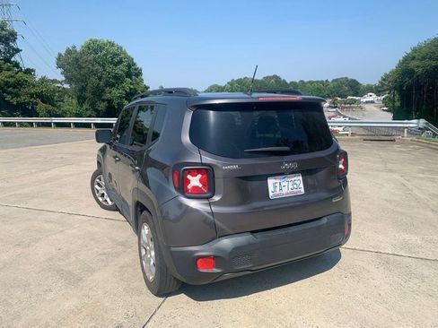 Used 2017 Jeep Renegade Latitude FWD image 8