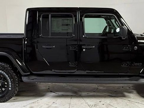 New 2025 Jeep Gladiator Sport image 7