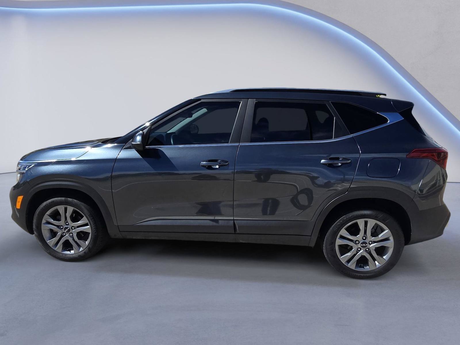 Used 2023 Kia Seltos S FWD image 2