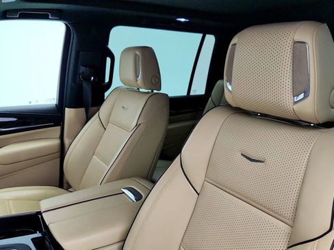 Used 2021 Cadillac Escalade ESV Premium Luxury image 22