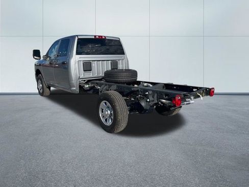 Used 2023 RAM 3500 Tradesman w/ Chrome Appearance Group AWD/4WD image 6