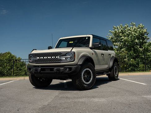 New 2025 Ford Bronco Badlands image 1