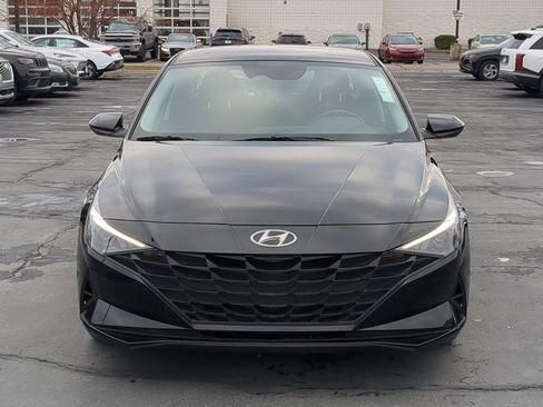 Certified 2023 Hyundai Elantra SE image 11